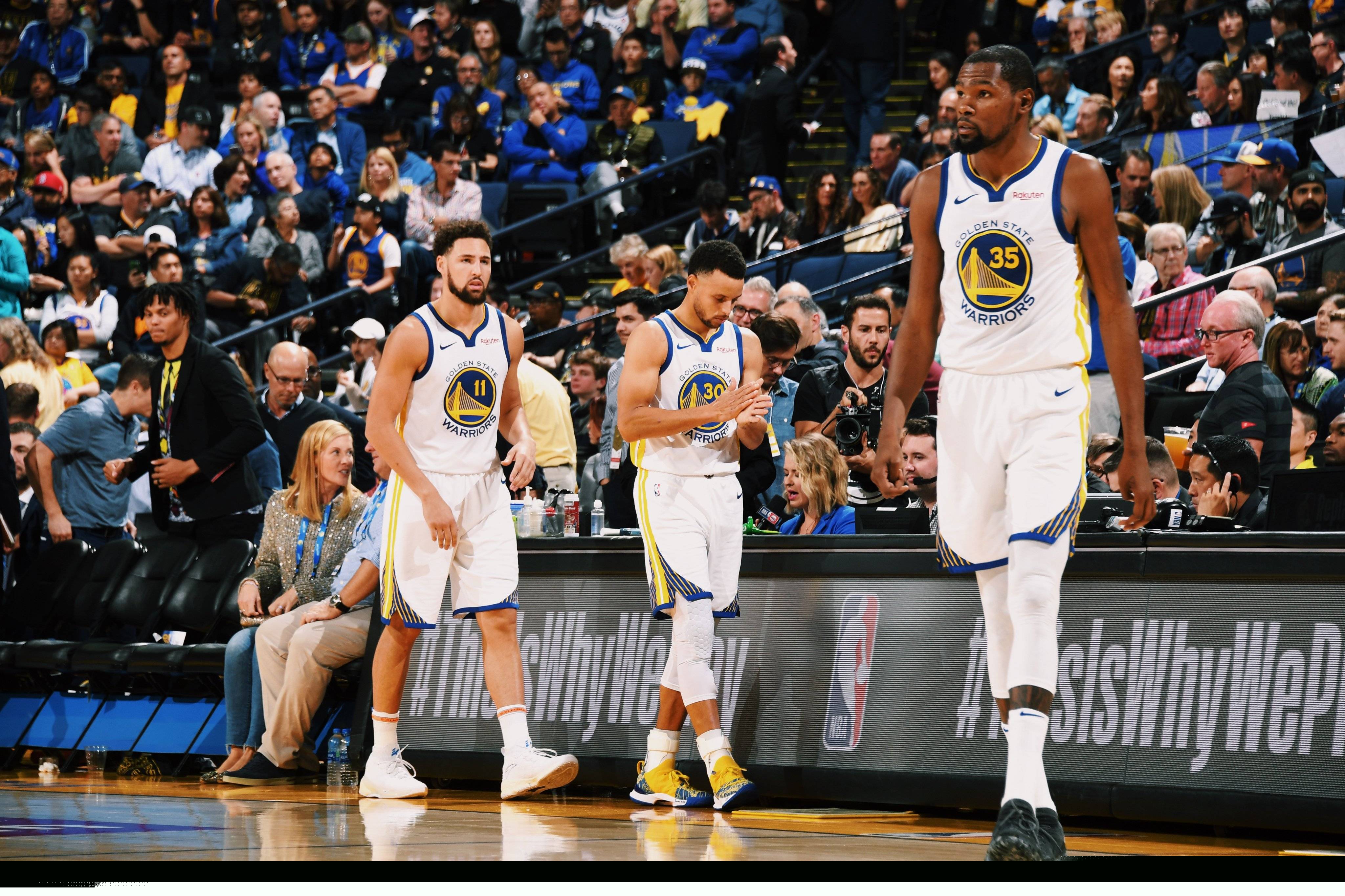 鹈鹕主帅：半场时我跟球队说要注意退防，其次是限制克莱（鹈鹕主帅：中场我强调先抓退防，其次重点盯防克莱）