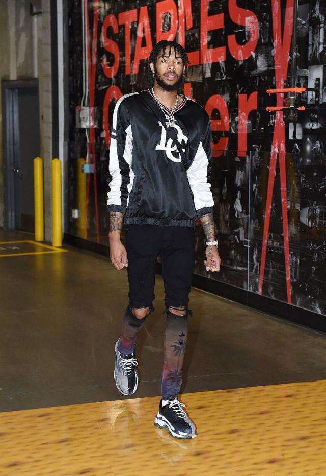 队报盛赞托万：现在他不仅是技术领袖，还是更衣室领袖（《队报》称赞托万：他已是场上技术核心，更是更衣室精神领袖）