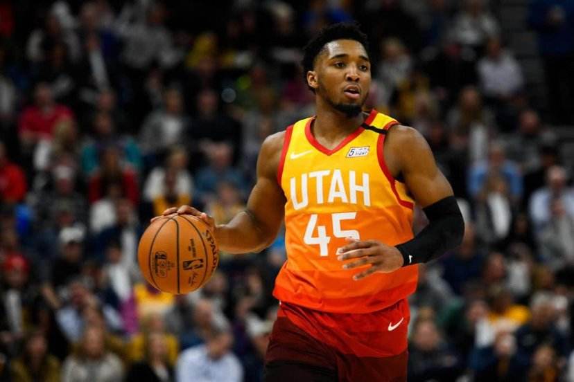 NBA官方：乌度卡因公开批评裁判被罚款25000美元（因公开批评裁判，乌度卡被NBA处以2.5万美元罚款）