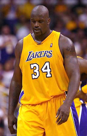 看着都疼！加纳国脚脚踝90度翻转，被日本击败，下轮战玻利维亚（加纳国脚脚踝近90度扭曲令人揪心，球队不敌日本，下一轮迎战玻利维亚）