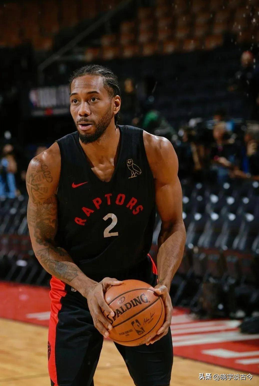 22／23赛季以来顶级前锋越位数：哈兰德仅18次，C罗143次（22／23赛季至今顶级前锋越位统计：哈兰德仅18次，C罗高达143次）