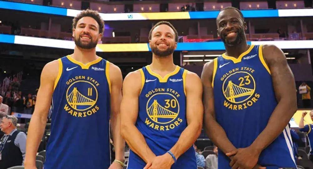 官方：那不勒斯中场安古伊萨当选意甲10月最佳球员（官宣：那不勒斯中场安古伊萨获评意甲十月最佳球员）