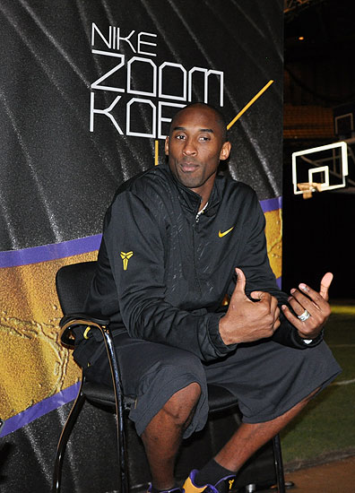 国脚单场进球助球队锁定胜利（国脚建功，球队锁定胜局）