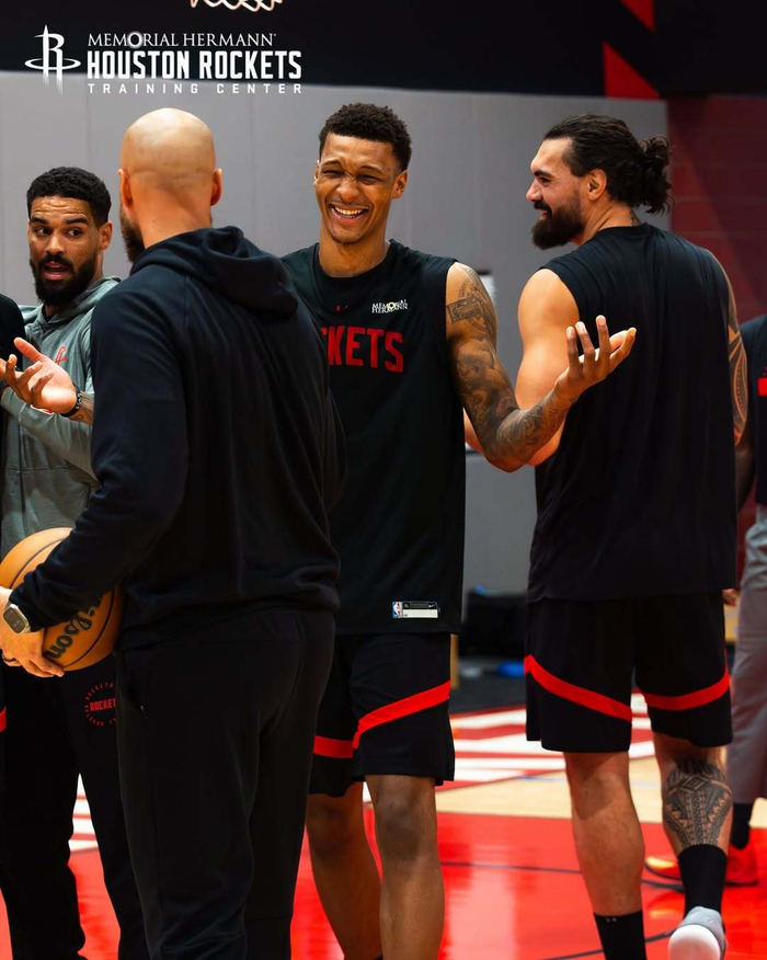 徐根宝：海港辉煌源于球迷支持，盼球迷未来不论胜负都爱它（徐根宝：海港荣耀因球迷而来，愿未来不论胜败球迷都不改热爱）