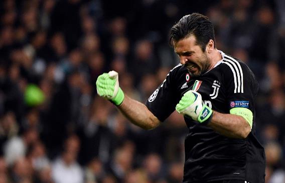 记者：邓卓翔尚未与三镇有进一步沟通，三镇目前也没换帅消息（记者：邓卓翔与三镇暂无进一步沟通，球队暂未有换帅动向）