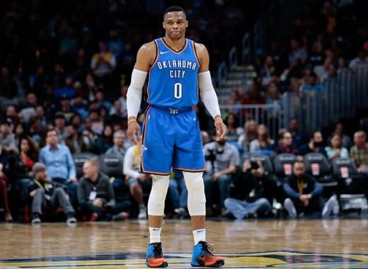 安切洛蒂：贝林厄姆风格像卡卡，他很聪明总能出现在关键位置（安切洛蒂赞贝林厄姆：风格近卡卡，聪明跑位常现关键位置）